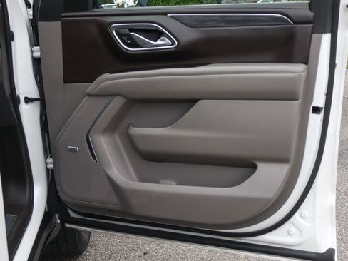 Used 2021 GMC Yukon XL SLT w/ SLT Premium Package image 52