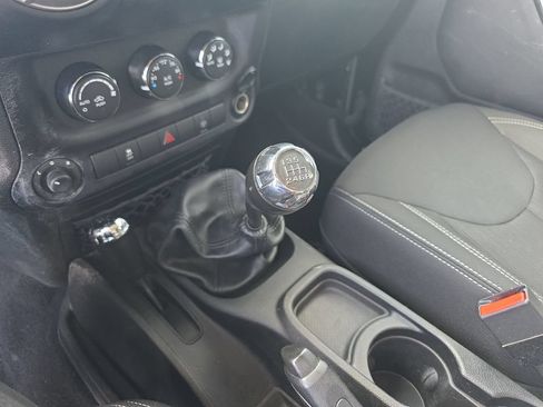 Used 2015 Jeep Wrangler Unlimited Rubicon w/ Dual Top Group AWD/4WD image 35