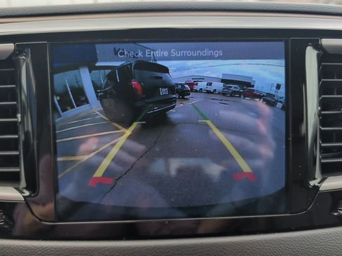 Used 2017 Chrysler Pacifica Touring-L image 13