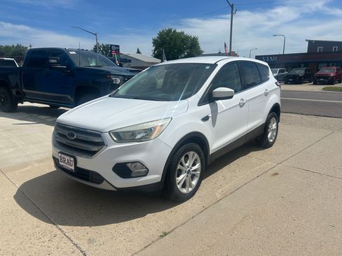 Used 2017 Ford Escape SE AWD/4WD image 2