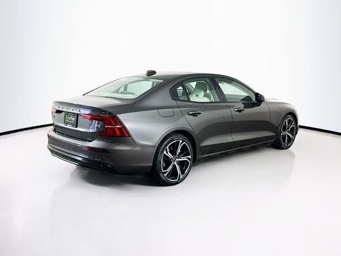 Used 2024 Volvo S60 B5 Plus image 9