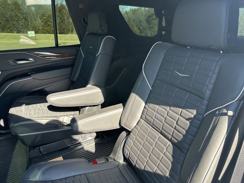 Used 2024 Cadillac Escalade Premium Luxury Platinum image 11