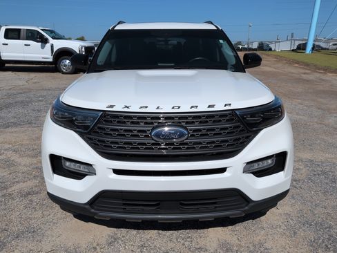 Certified 2023 Ford Explorer XLT w/ Equipment Group 202A RWD image 7