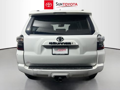 Used 2020 Toyota 4Runner SR5 Premium RWD image 5