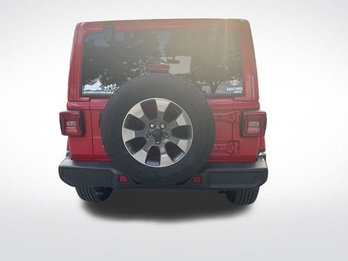 Used 2018 Jeep Wrangler Unlimited Sahara AWD/4WD image 6