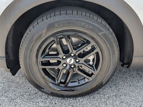 Used 2022 Ford Explorer XLT w/ Equipment Group 202A RWD image 20