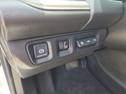 Used 2022 GMC Acadia AT4 w/ Technology Package AWD/4WD image 17