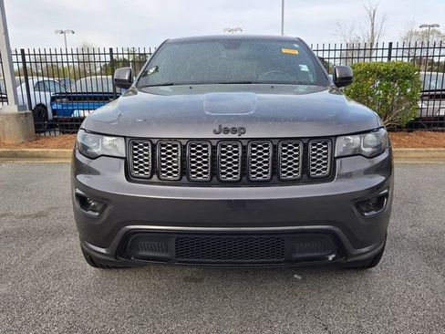 Used 2019 Jeep Grand Cherokee Altitude image 2