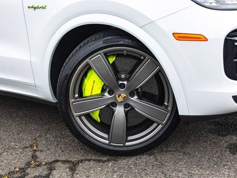 Used 2023 Porsche Cayenne Turbo S AWD/4WD image 4