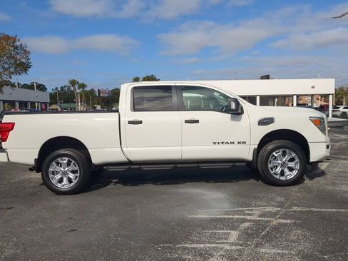 Used 2024 Nissan Titan SV w/ SV Convenience Package image 3
