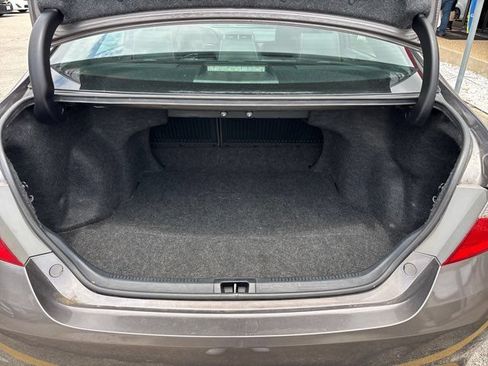 Used 2015 Toyota Camry SE FWD image 11