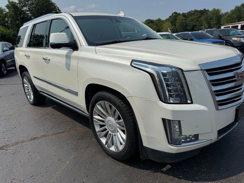 Used 2015 Cadillac Escalade Premium AWD/4WD image 12