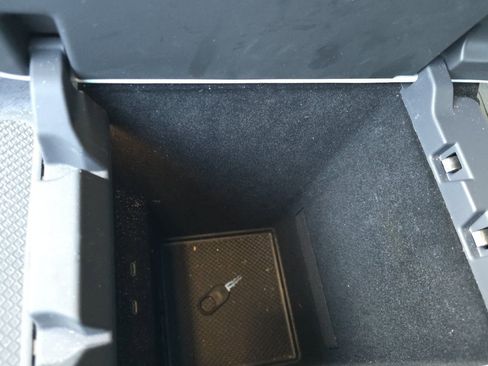 Used 2023 Rivian R1S Adventure image 32