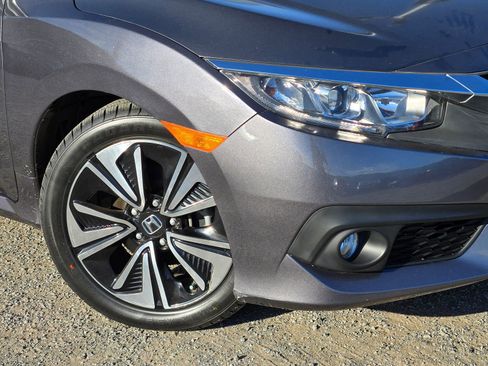 Used 2018 Honda Civic EX-T image 9