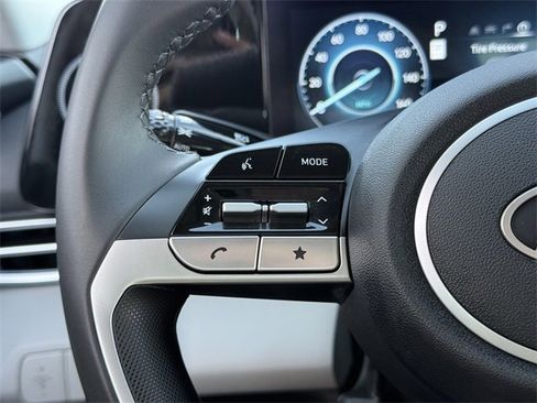 Used 2025 Hyundai Elantra Limited image 11