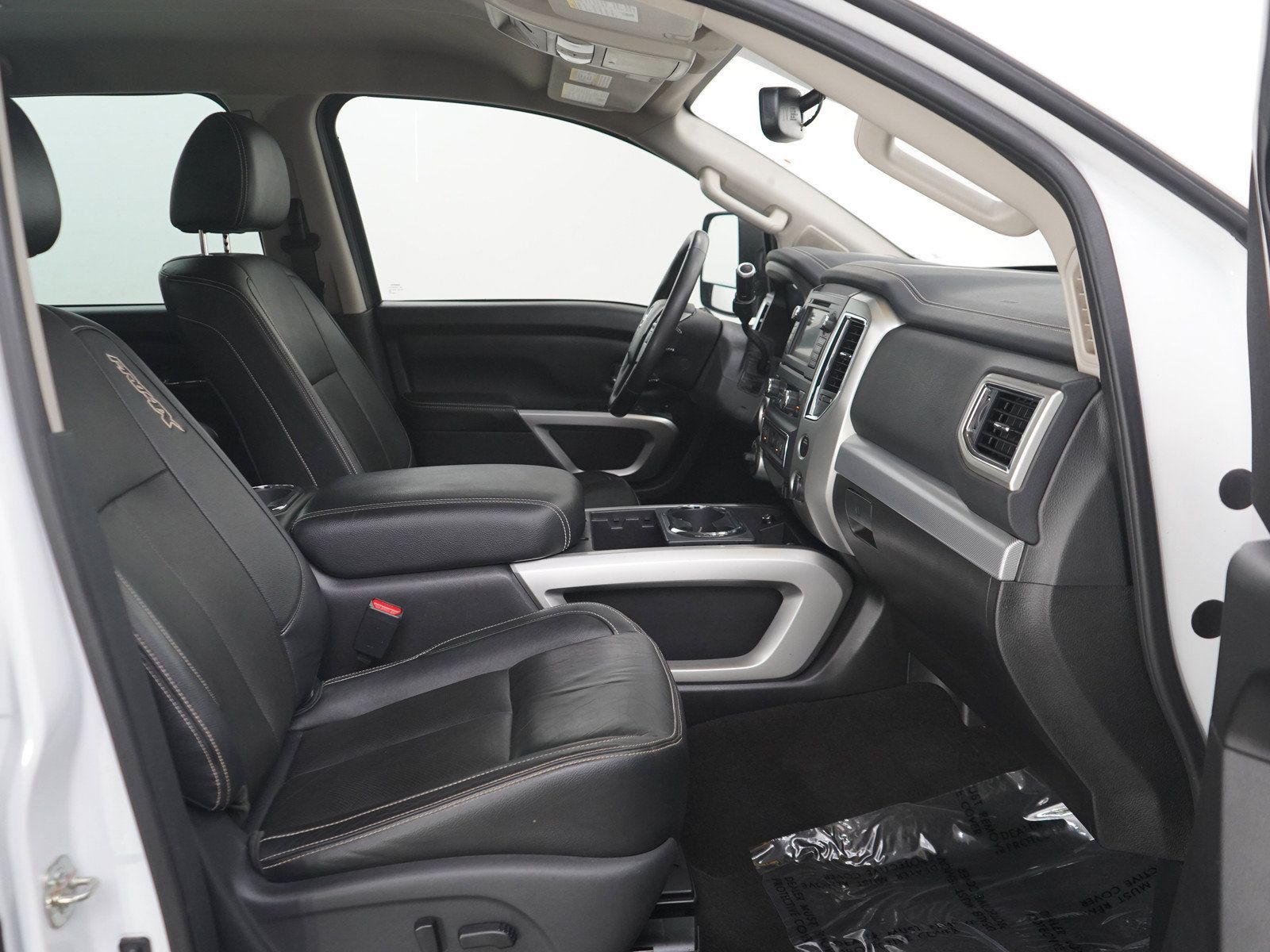 Used 2019 Nissan Titan PRO-4X w/ Pro-4x Convenience Package AWD/4WD image 12