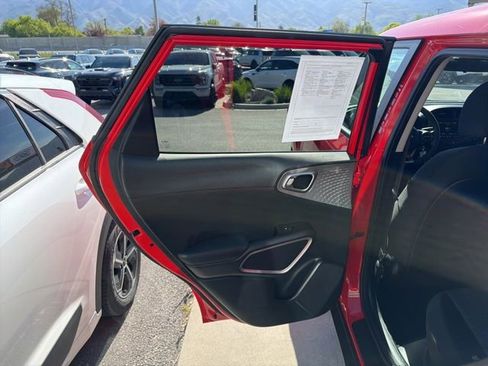 Certified 2023 Kia Soul LX FWD image 21