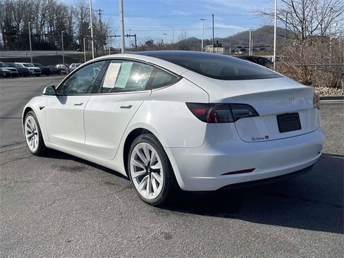 Used 2023 Tesla Model 3 Standard Range image 3