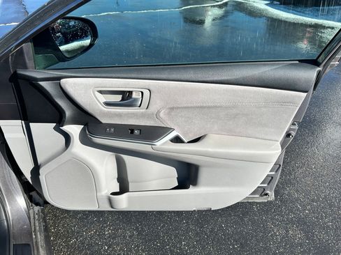 Used 2015 Toyota Camry XSE w/ Moonroof Package image 25