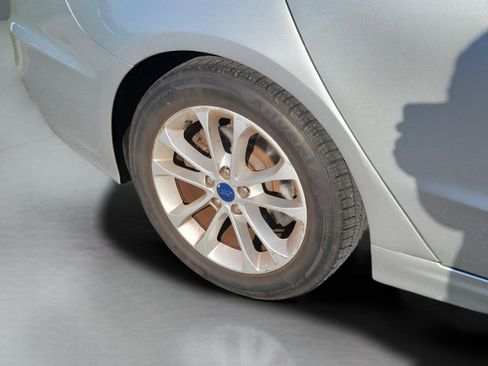 Used 2019 Ford Fusion SE FWD image 19