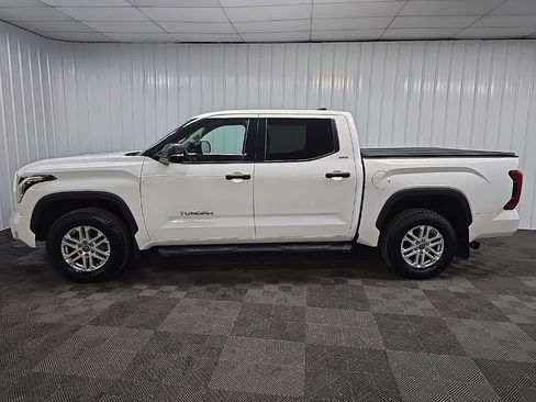 Used 2022 Toyota Tundra SR5 w/ SR5 Convenience Package AWD/4WD image 5