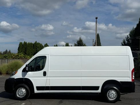 Used 2020 RAM ProMaster 2500 w/ Interior Convenience Group FWD image 2