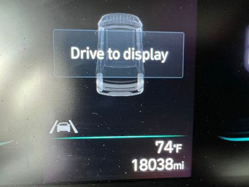 Used 2023 Hyundai Venue SEL FWD image 25