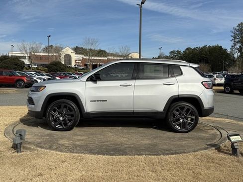 New 2026 Jeep Compass Latitude image 4