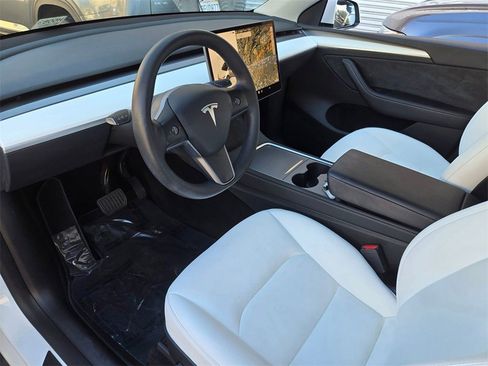 Used 2023 Tesla Model Y Long Range image 9