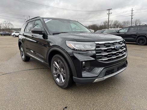 Used 2025 Ford Explorer Active w/ Active Comfort Package image 9
