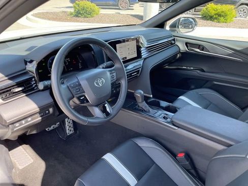 Used 2025 Toyota Camry SE image 11