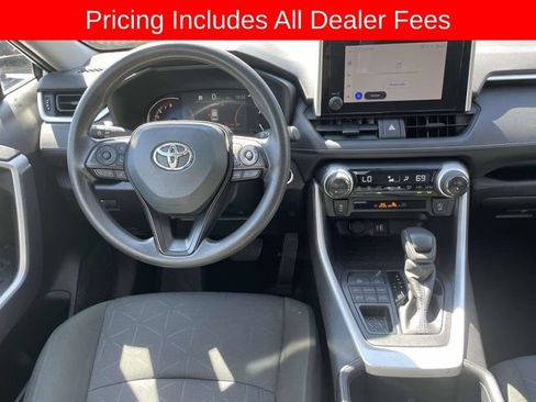 Used 2025 Toyota RAV4 XLE AWD/4WD image 14