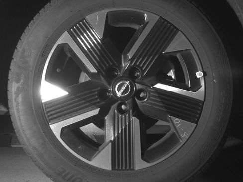 Used 2025 Nissan Kicks SV image 13