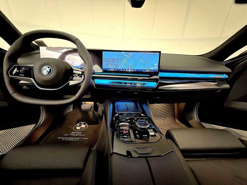 Used 2026 BMW i5 eDrive40 w/ Premium Package image 16
