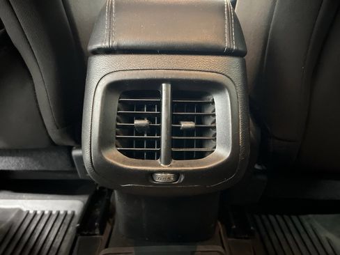 Used 2021 Jeep Cherokee Latitude w/ Mopar Interior Package image 19