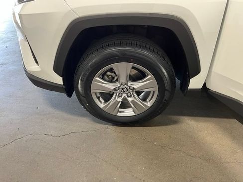 Used 2022 Toyota RAV4 LE AWD/4WD image 30
