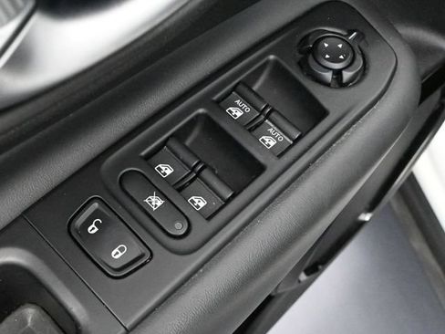 Used 2020 Jeep Renegade Altitude FWD image 21