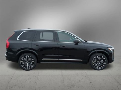 New 2026 Volvo XC90 B6 Plus w/ Protection Package Premier image 7