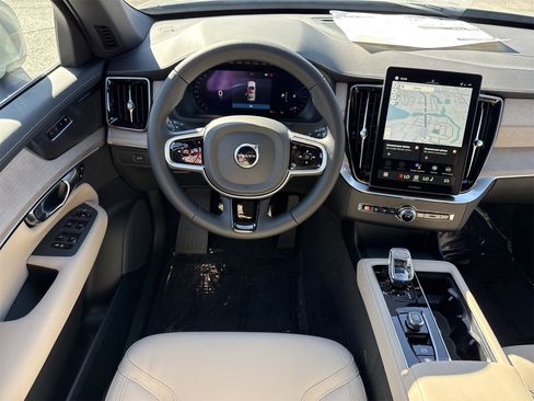 New 2026 Volvo XC90 B6 Plus w/ Protection Package Premier AWD/4WD image 18