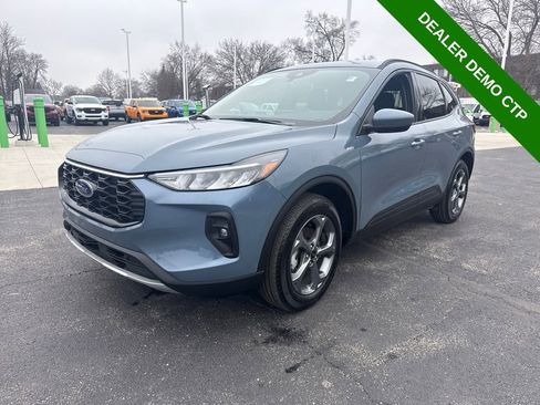 Used 2025 Ford Escape ST-Line Select w/ Tech Pack #1 AWD/4WD image 2