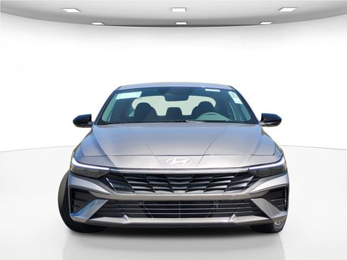New 2025 Hyundai Elantra SEL image 2