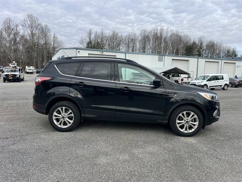 Used 2018 Ford Escape SE image 4