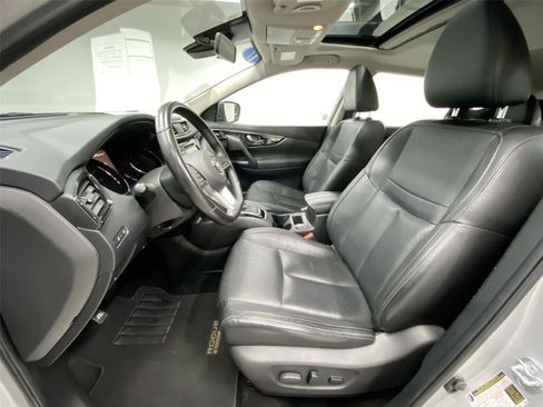 Used 2017 Nissan Rogue Sport SL w/ SL Premium Package image 17