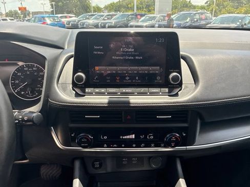 Used 2025 Nissan Rogue SV w/ SV Premium Package FWD image 25