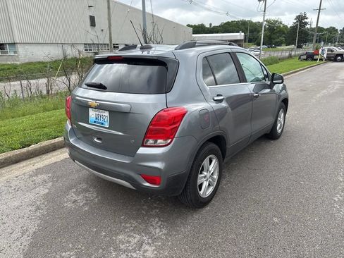 Used 2020 Chevrolet Trax LT w/ Sun & Sound Package FWD image 3