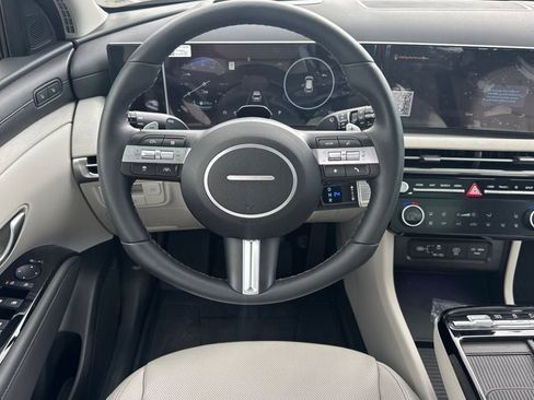 Used 2025 Hyundai Tucson Limited image 12