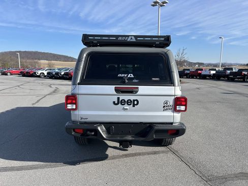 Used 2023 Jeep Gladiator Sport image 6