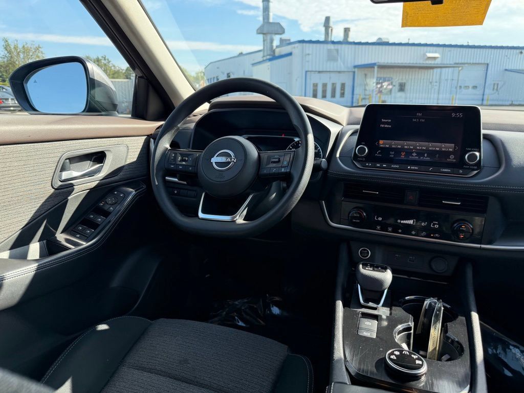 Used 2023 Nissan Rogue SV AWD/4WD image 12