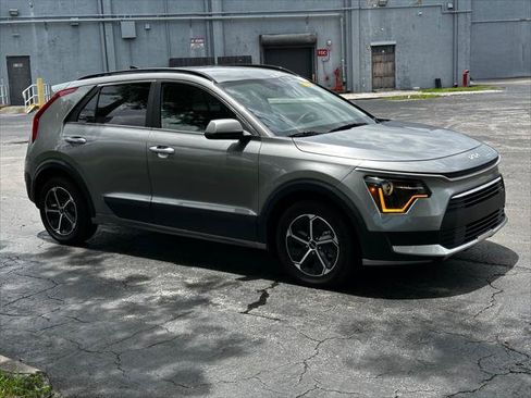 Used 2024 Kia Niro LX FWD image 13