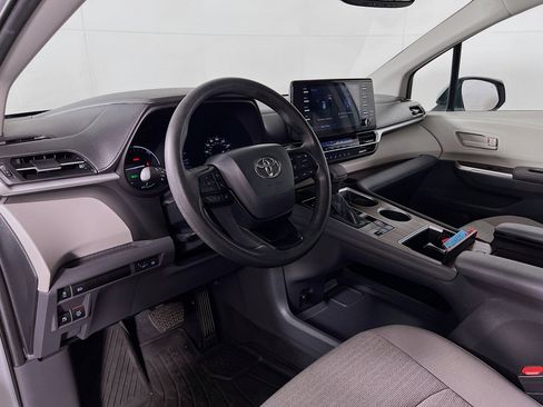 Certified 2024 Toyota Sienna LE w/ LE Plus Package AWD/4WD image 9